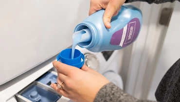 Pouring liquid detergent