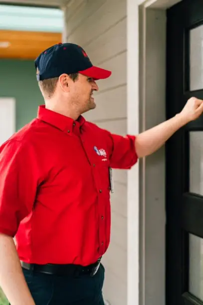 Mr. Rooter plumber arriving for emergency plumbing service