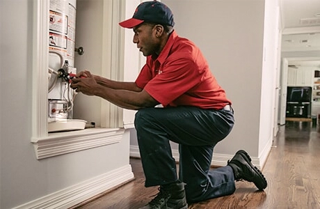 Mr. Rooter plumber performing water heater repair in New Braunfels