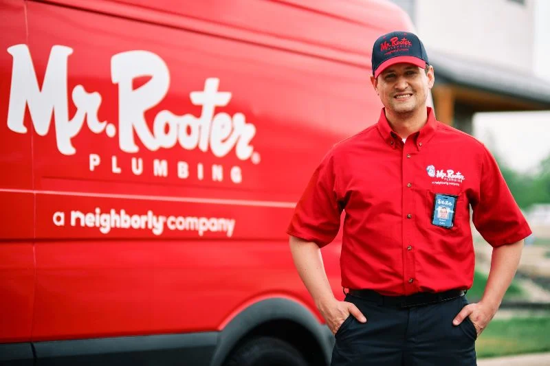 Mr. Rooter Plumbing of Middletown repairman arriving at a home in Clayton, DE for plumbing services.